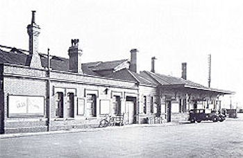 Front of Banbury Station